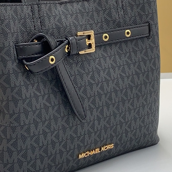 MICHAEL KORS OUTLET
Emilia Small Logo Satchel BLACK SIGNATURE COLOR - Picture 5 of 16